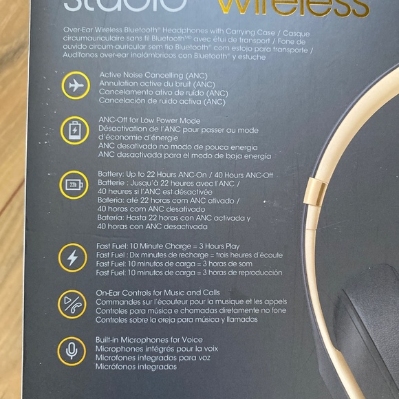 Beats by Dre Over-Ear Headphones - Black and Gold - Picture 14 of 16
